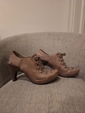Tsubo Lace-up Open Heel Laced Bootie, Tan Leather, Size 8.5
